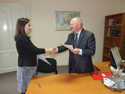 ϳ              - ()